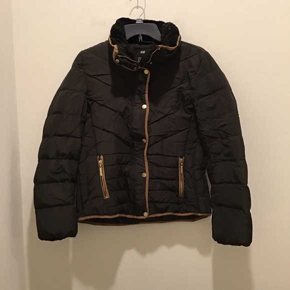 H&M Jackets & Blazers - H&M women’s olive green puffer jacket, size 10